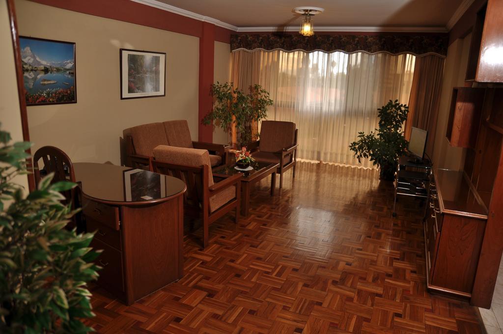 Apart Hotel Violettas โกชาบัมบา ภายนอก รูปภาพ