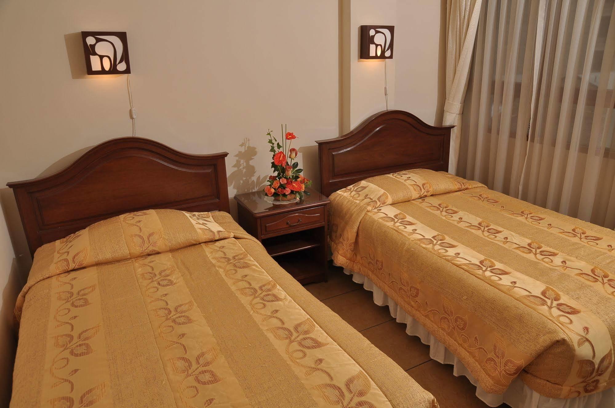 Apart Hotel Violettas โกชาบัมบา ภายนอก รูปภาพ